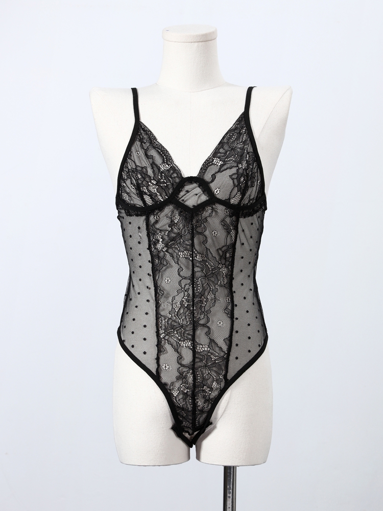 Summer Clothing Trends For Women 2026 - Top une pièce sexy en dentelle